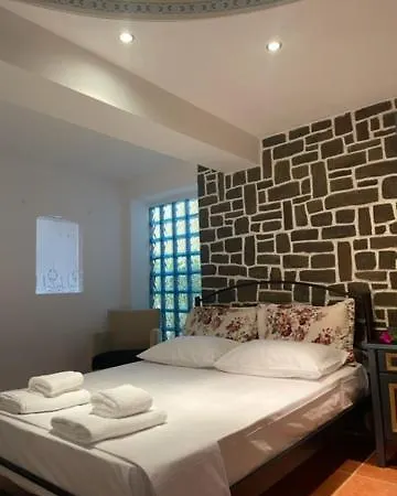 Villa Panorama Apartman Azólimnosz